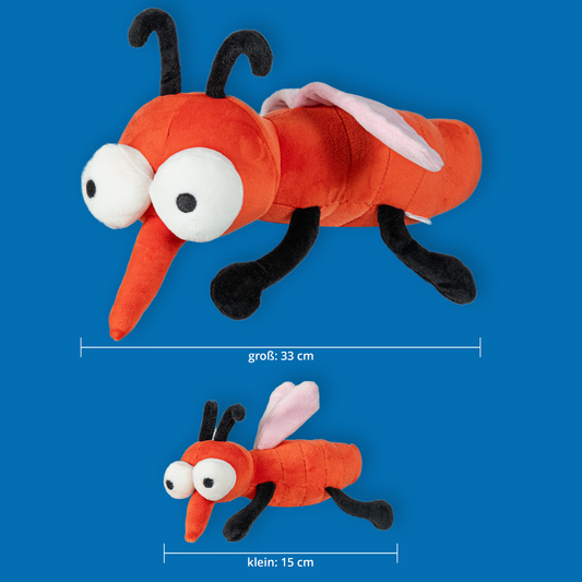 Größenvergleich der großen und kleinen Plüschmücke. Groß: 33 cm in der Länge, klein: 15 cm in der Länge.
